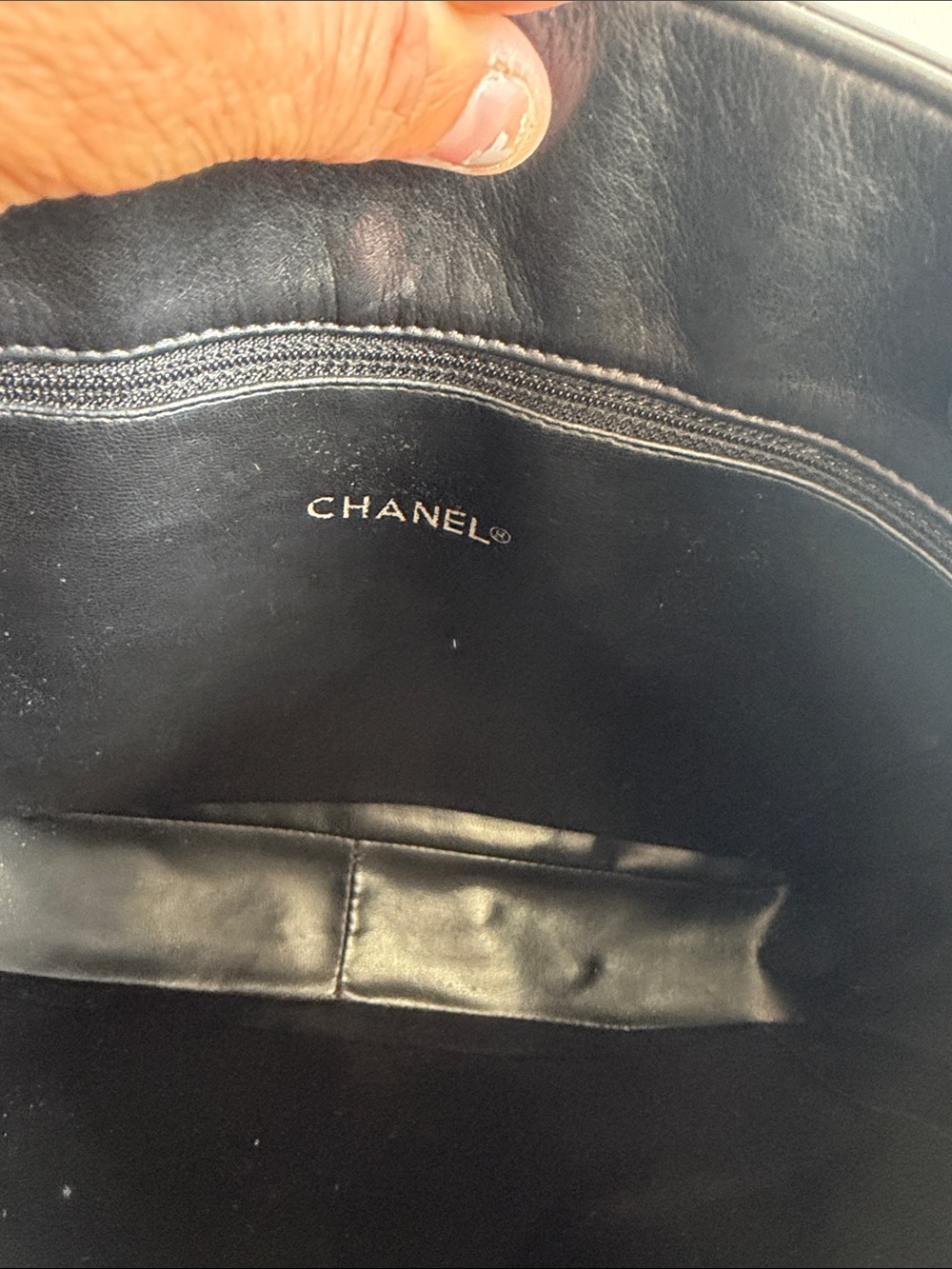 CHANEL Black Leather Chain-Handle Shoulder Bag - Picture 4 of 10